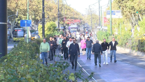 (Geniş haber) Beyazıt'ta tramvay raydan çıktı: Yolcular yürümek zorunda kaldı