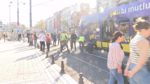 Beyazıt'ta tramvay raydan çıktı -1