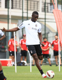 Eric Bailly'nin arka adalesinde gerilme ve kanama tespit edildi