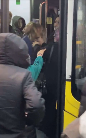 Kartal'da otobüste 2 yolcu arasındaki kavga kamerada 