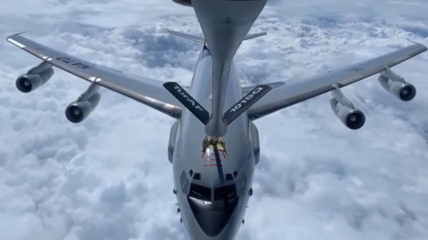 Hava Kuvvetleri’nin tanker uçağı, NATO uçağına yakıt ikmali yaptı