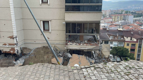 Bursa'da sağanak sırasında istinat duvarı çöktü; 2 yaralı