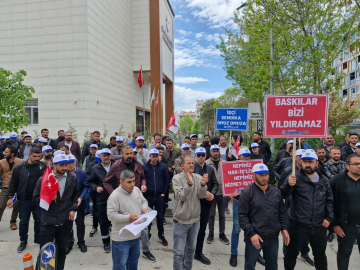 Van'ın İpekyolu Belediyesi'nde işten çıkartılanlar kararı protesto etti