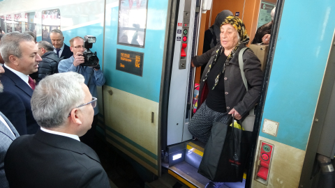 Sivas- İstanbul aktarmasız Yüksek Hızlı Tren ilk seferini yaptı (2)