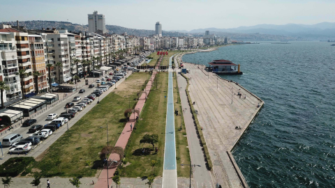 İzmir'de sıcak hava bunaltı; Kordon boş kaldı