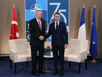 Cumhurbaşkanı Erdoğan, Fransız mevkidaşı Macron ile görüştü