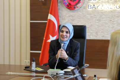 Bakan Göktaş'tan, üniversite öğrencilerinin 'Koruyucu Aile' konulu bitirme projesine destek