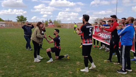 Nevşehir'de amatör futbolcudan şampiyonluk maçında önce evlilik teklifi
