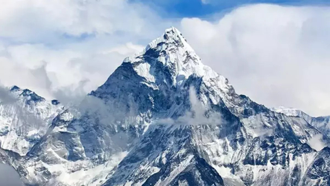 Everest'e tırmanmaya çalışan Filipinli dağcı yorgunluktan hayatını kaybetti