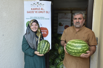 Adıyaman'dan gelen karpuzlar Sivas'ta Gazze'ye yardıma dönüştü