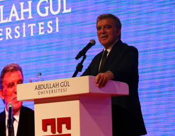 11'inci Cumhurbaşkanı Gül: Dünyada çok tehlikeli bir dönemden geçiyoruz