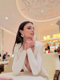 Alya göz kamaştırdı