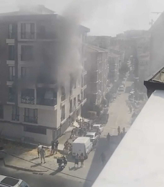 İstanbul - Avcılar'da 5 katlı binada yangın: 2 kişi pencereden atladı; o anlar kamerada - 2 / Ek fotoğrafla