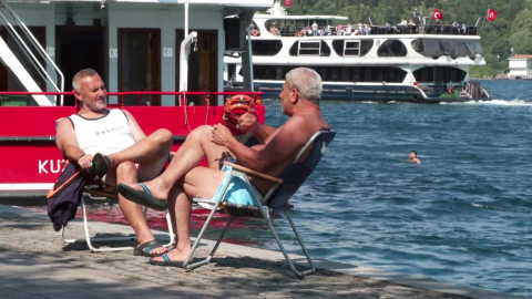 İstanbul - İstanbullular güneşli havada sahillere akın etti