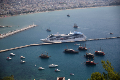 ABD'li turistler, kruvaziyerle Alanya'ya geldi