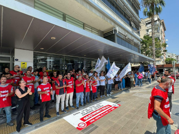 İzmir- Karşıyaka Belediyesi işçi ve memurlarından iş bırakma eylemi /Video eklendi
