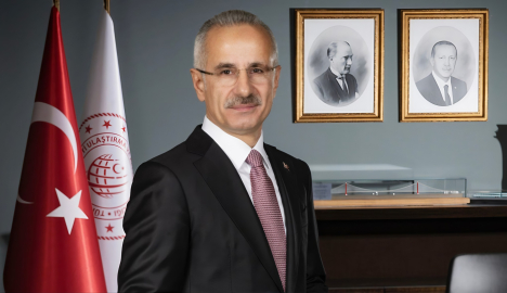 Bakan Uraloğlu: Suriye ile kesintisiz kara yolu taşımacılığı 13 yıl sonra yeniden başladı