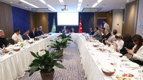 İstanbul - Kazakistan'ın Ankara Büyükelçisi Sapiyev, İstanbul'da basın mensuplarıyla buluştu