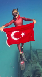 Şahika Ercümen'den Zafer Bayramı'na özel dalış