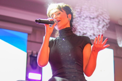 Tuğba Ünal Güzelliği ve Sesiyle Antalya’ya Damga Vurdu..