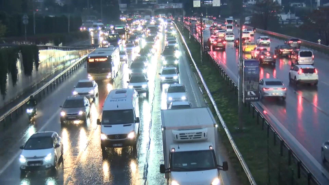 İstanbul - İstanbul'da trafik yoğunluğu yüzde 78 olarak ölçüldü